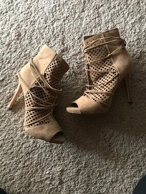 Guess high heels size 5.5